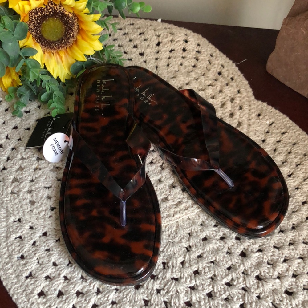 Nicole Miller New York Women's Tortoiseshell Jelly Flip Flops